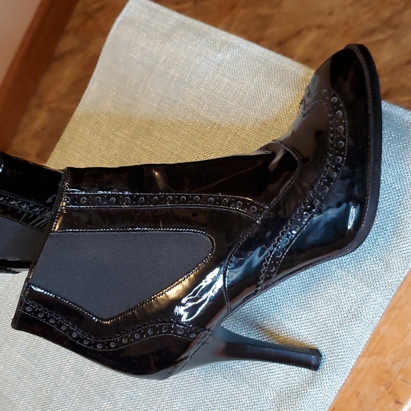 Cole Haan EUC black patent leather high heel booties 6.5 B - Picture 9 of 10